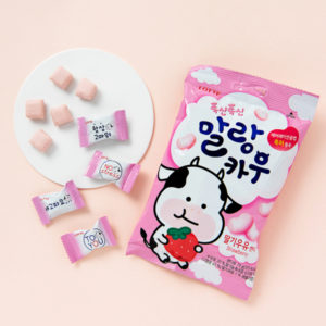 Lotte-Malang-Cow-Candy-Strawberry-79g-1