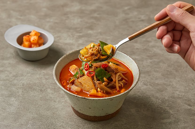 韓國食品-[Peacock] Rural Spicy Beef with Radish Vegetable Soup 500g